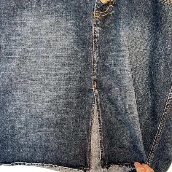 Mudd Blue Denim Y2K Mini Skirt With 5 Pockets and Slit up the Front Size 11 - Picture 3 of 10